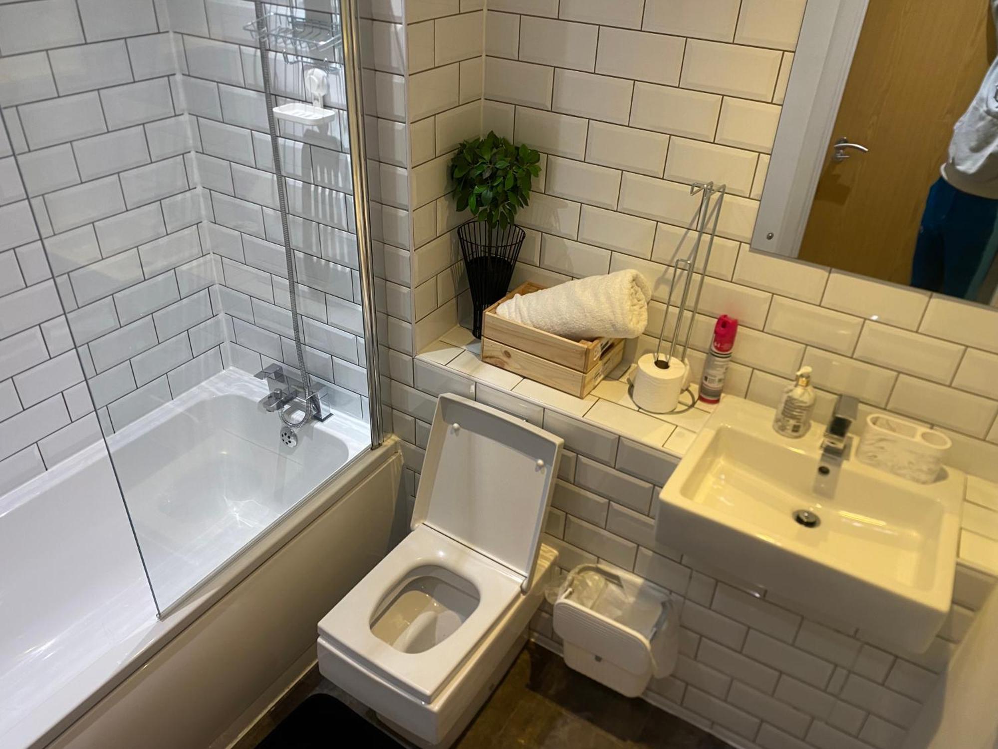 Luxury Urban Tranquility At B1 Appartement Birmingham Buitenkant foto