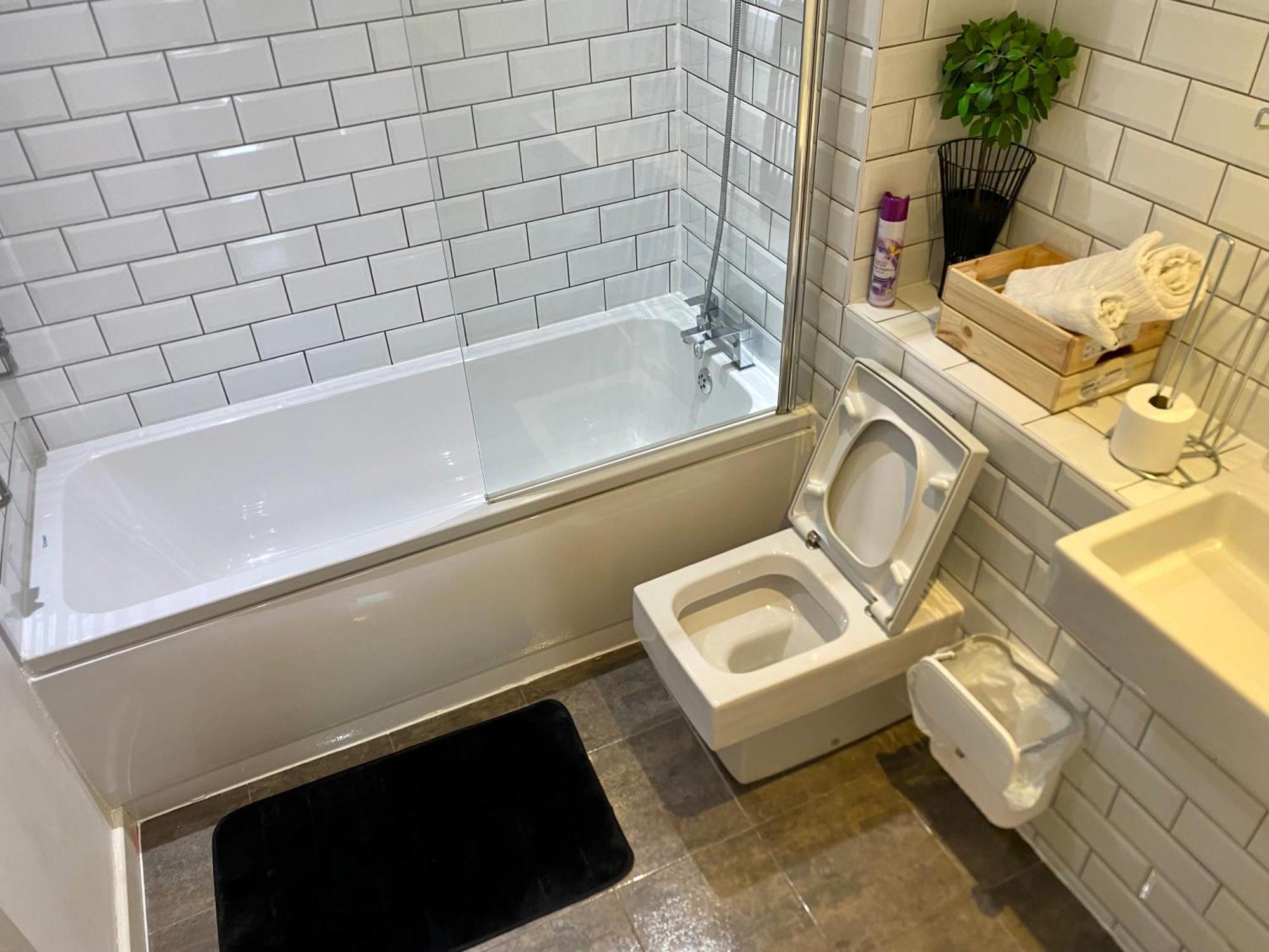 Luxury Urban Tranquility At B1 Appartement Birmingham Buitenkant foto