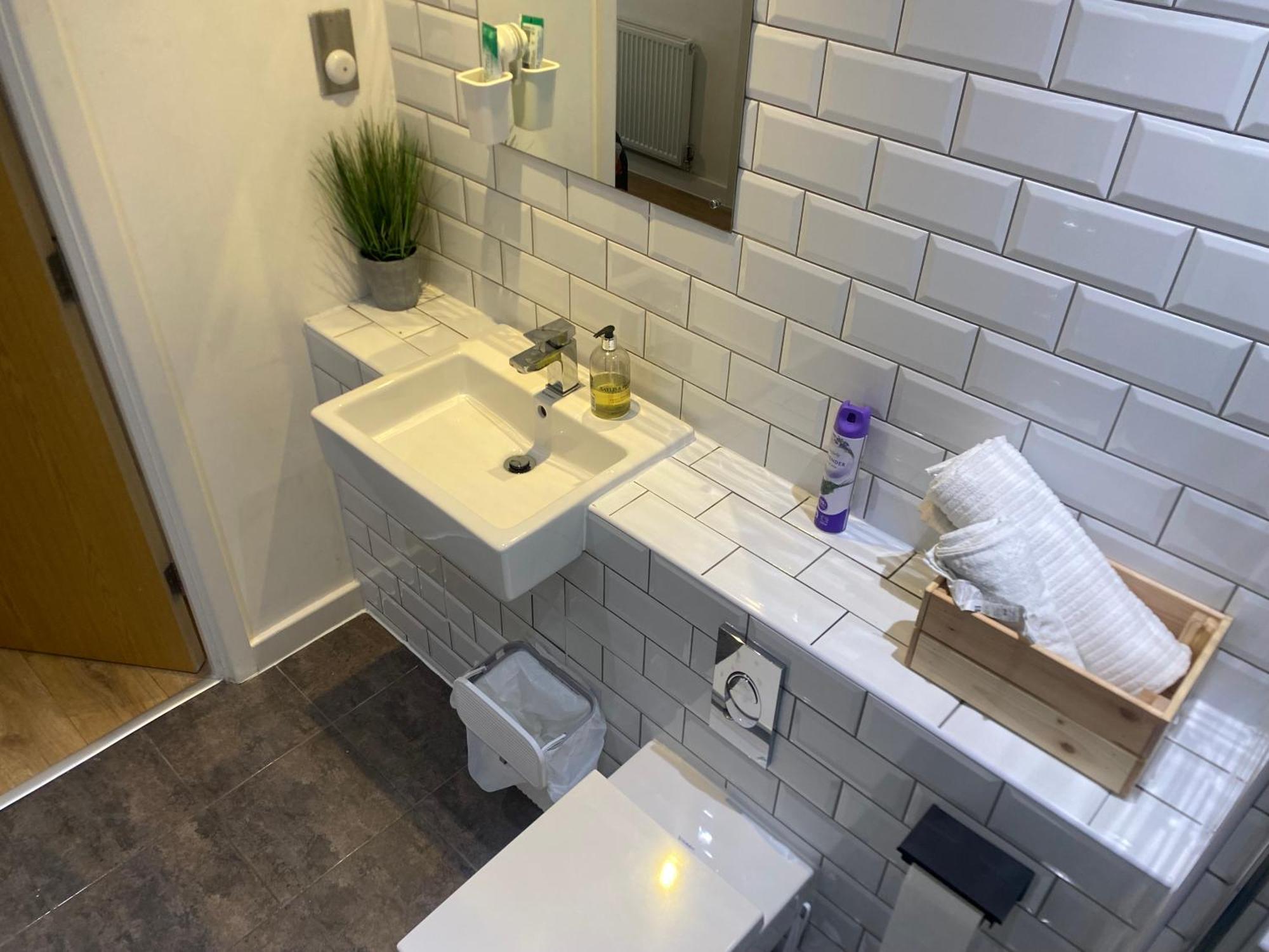 Luxury Urban Tranquility At B1 Appartement Birmingham Buitenkant foto